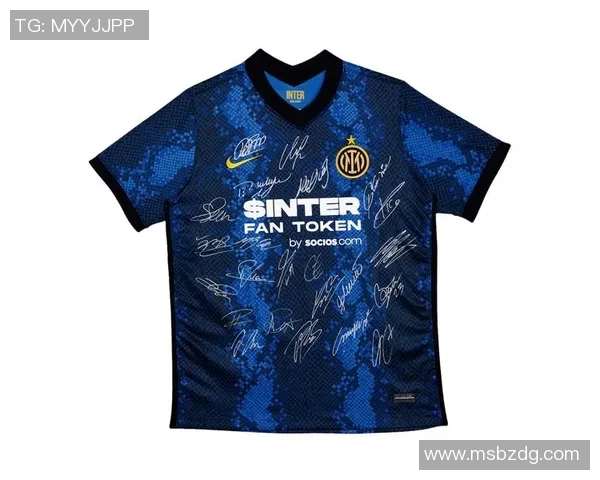 足球明星亲笔签名球服珍藏版展现运动魅力与个人风采